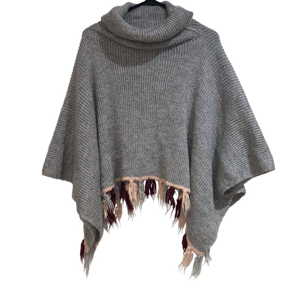 Libby Edelman Soft Grey Poncho With Pink Burgundy Fringe Accents Womens One Size